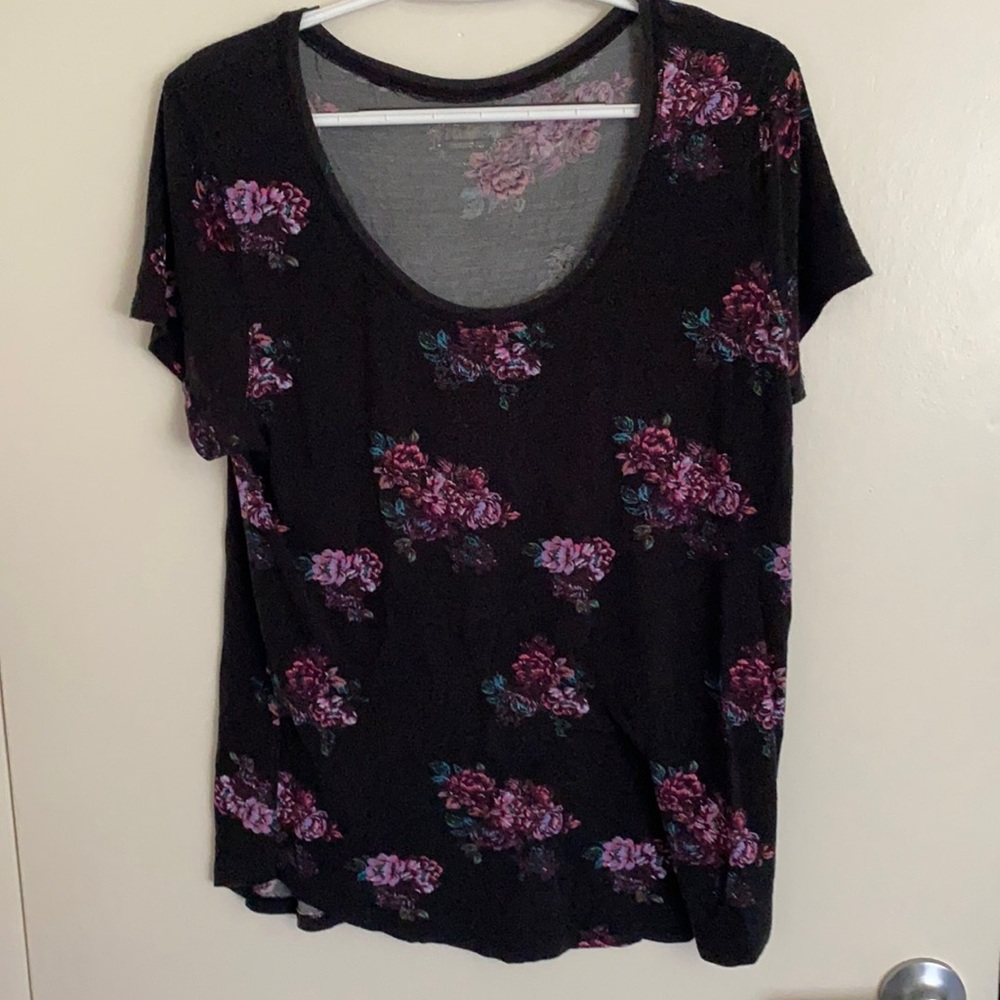 Black floral tee
